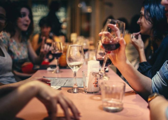 Llevamos años escuchando que «un vaso de vino al día es bueno para la salud». La ciencia tiene claro que no
