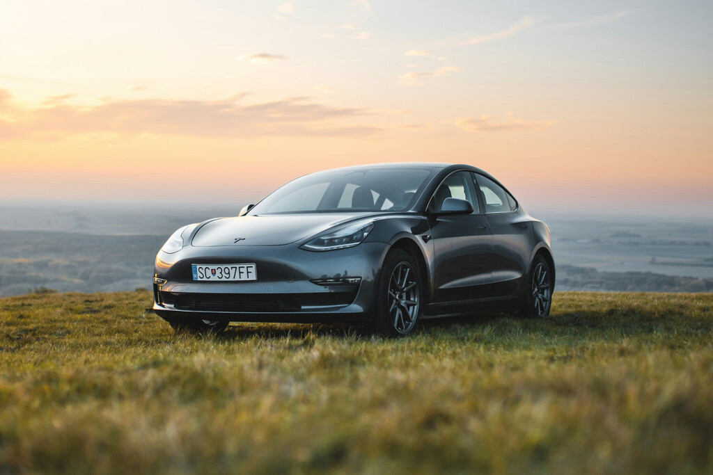 Tesla no está pasando por una buena racha: sus ventas siguen cayendo en Europa ante el avance del coche eléctrico asiático